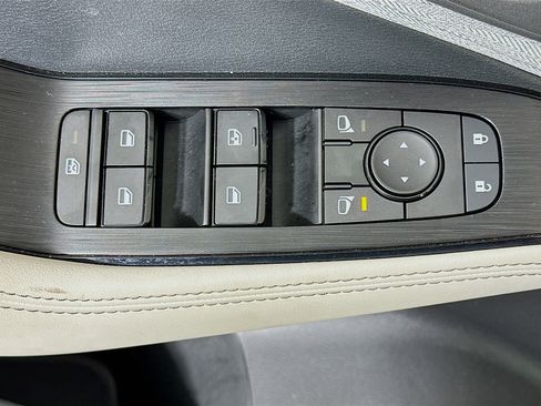 Used 2023 Nissan Rogue SV image 15