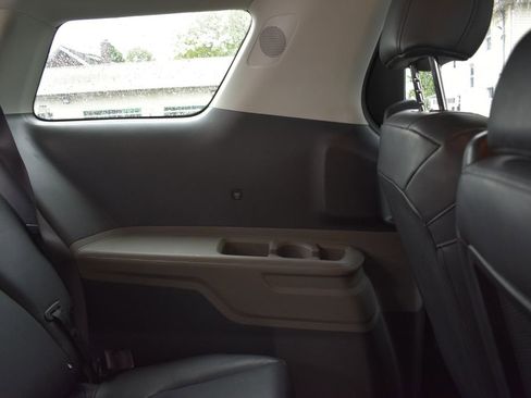 Used 2025 Kia Carnival FWD image 34