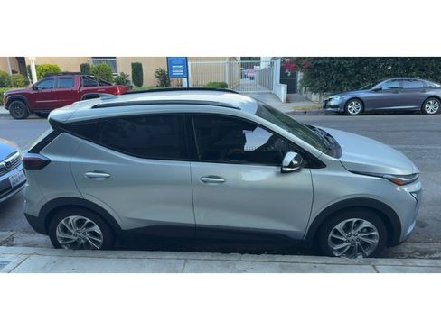 Used 2023 Chevrolet Bolt EUV LT w/ Driver Confidence Package FWD image 3