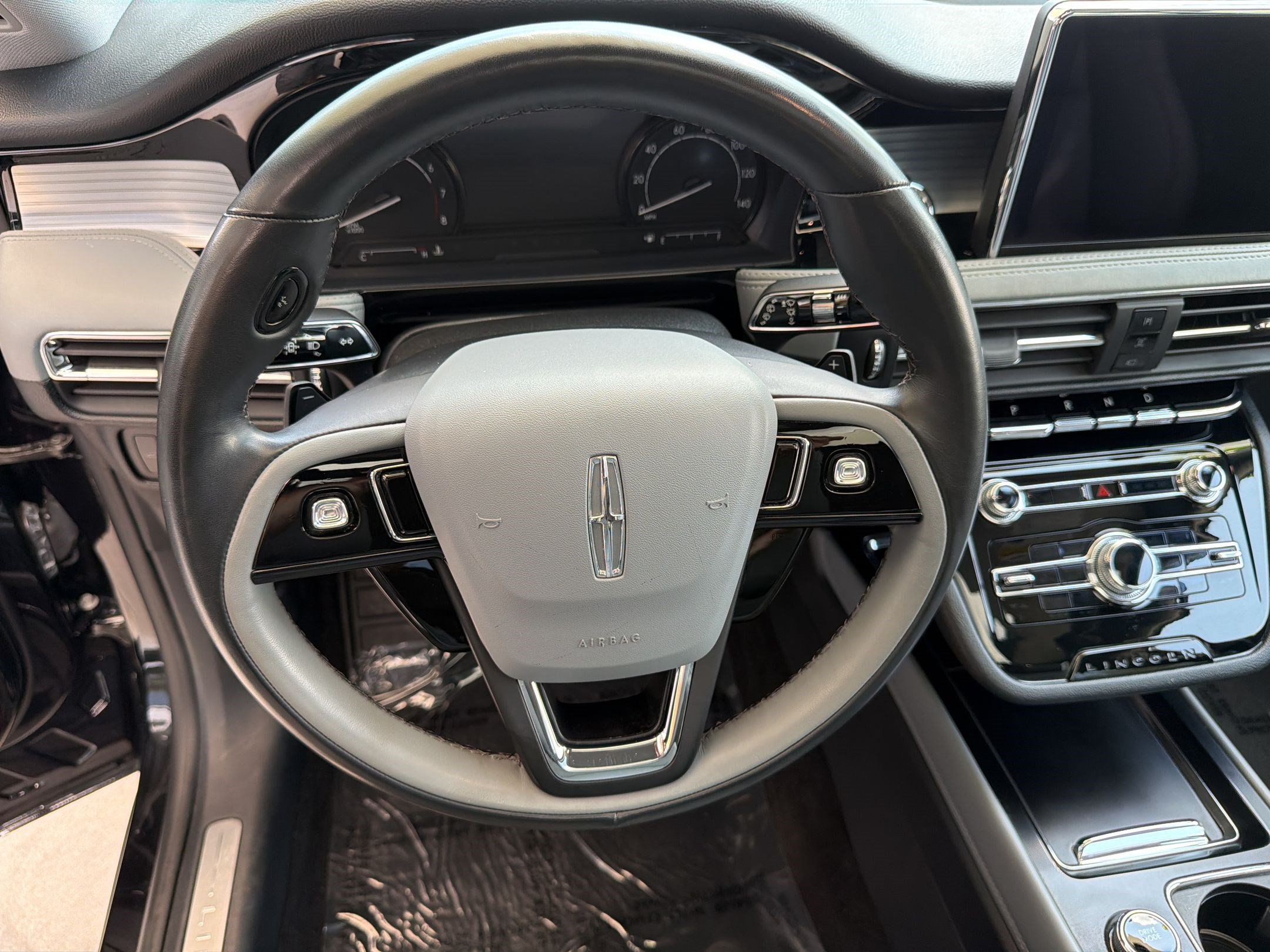 Used 2022 Lincoln Corsair AWD w/ Premium Package image 11