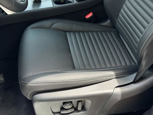 New 2025 Land Rover Discovery Sport Dynamic SE image 19