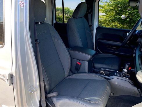 Used 2024 Jeep Wrangler Sahara image 28