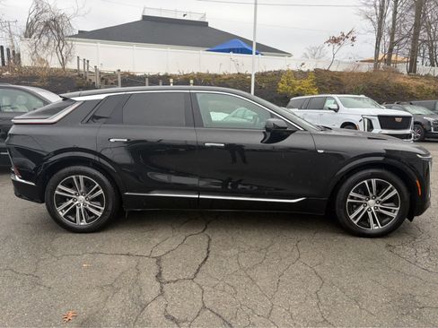 Used 2023 Cadillac Lyriq AWD image 3