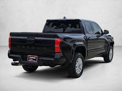 Used 2025 Toyota Tacoma SR5 AWD/4WD image 5