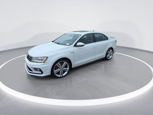Used 2017 Volkswagen Jetta GLI FWD image 4