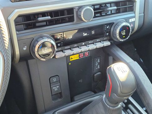 Used 2025 Toyota Tacoma TRD Sport image 25
