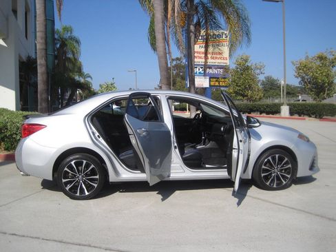 Used 2017 Toyota Corolla SE FWD image 26