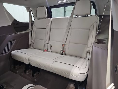 Used 2024 GMC Yukon Denali w/ Advanced Technology Package AWD/4WD image 39