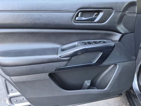 Used 2025 Nissan Pathfinder SV AWD/4WD image 12