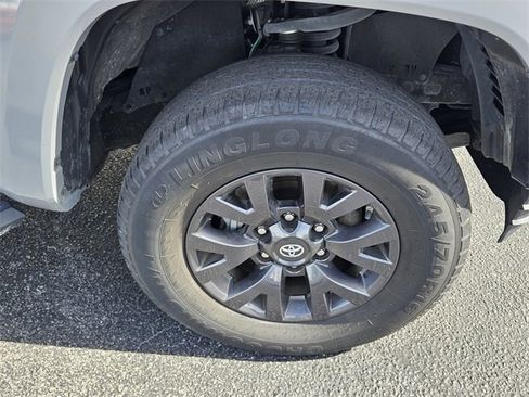 Used 2020 Toyota Tacoma 2WD Double Cab image 16