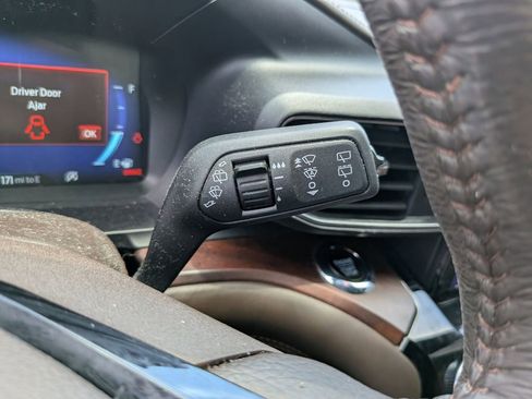 Used 2024 Ford Explorer King Ranch w/ Technology Package RWD image 32