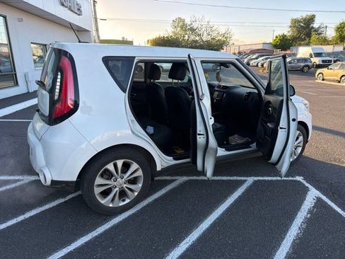 Used 2016 Kia Soul ! w/ Premium Package FWD image 10