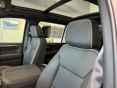 New 2026 Chevrolet Suburban Premier image 14