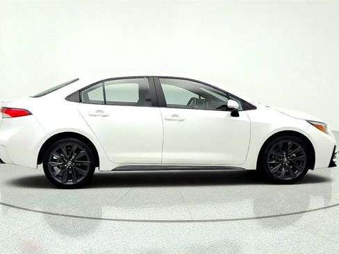 Used 2024 Toyota Corolla SE FWD image 4