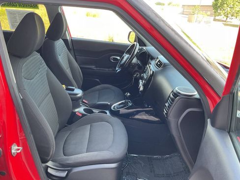Used 2015 Kia Soul ! FWD image 34