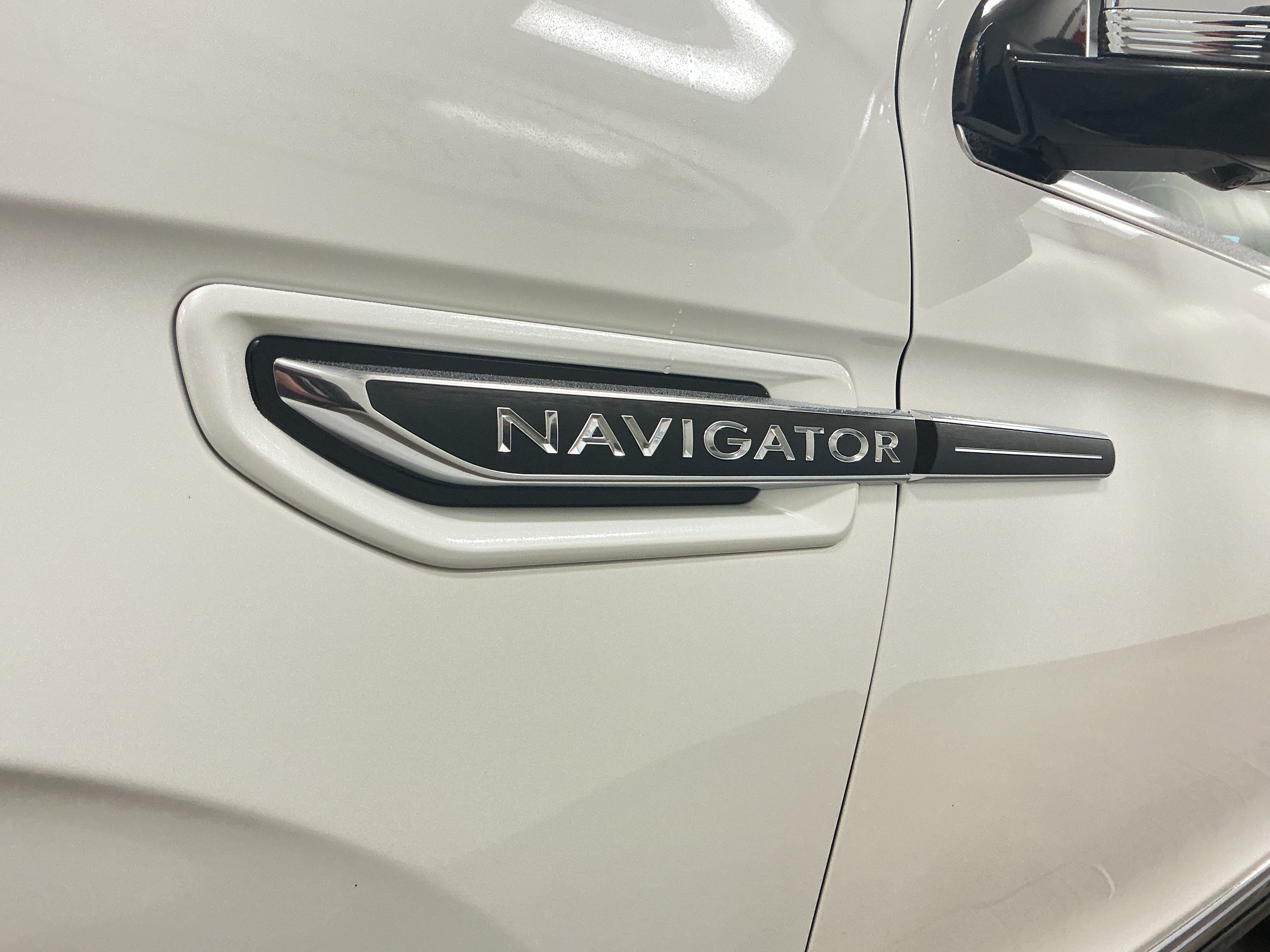 Used 2020 Lincoln Navigator Black Label w/ Cargo Convenience Package AWD/4WD image 16