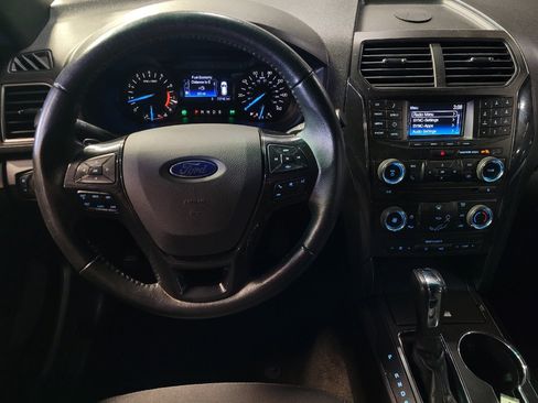 Used 2017 Ford Explorer XLT FWD image 22