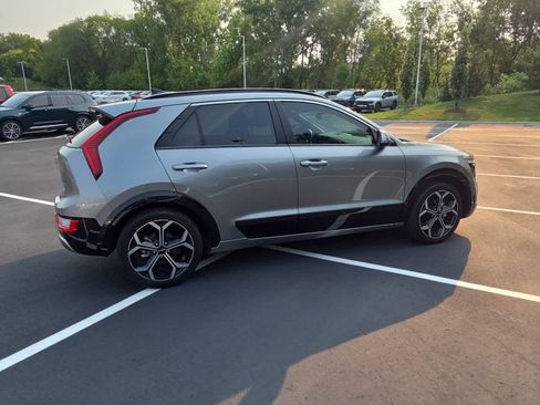 Used 2023 Kia Niro EX Touring FWD image 3