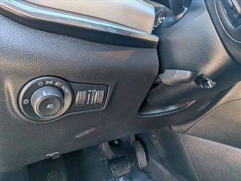 Used 2024 Jeep Compass Limited image 14