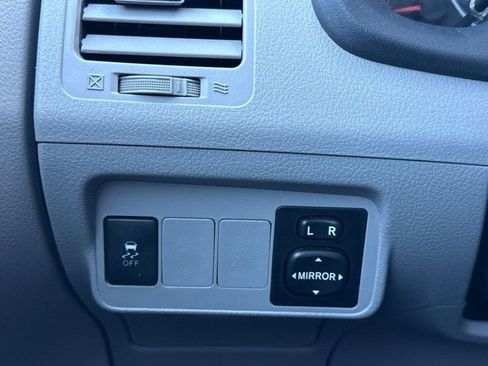 Used 2013 Toyota Corolla LE image 27