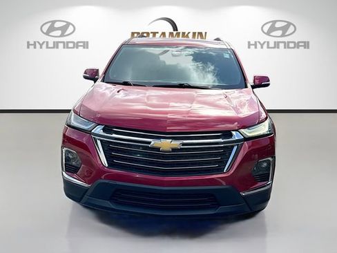 Used 2023 Chevrolet Traverse LT image 2