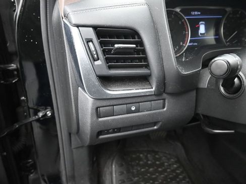 Used 2023 Nissan Rogue SV image 13