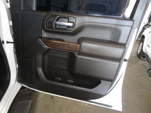 Used 2021 GMC Sierra 3500 SLE w/ SLE Value Package image 34