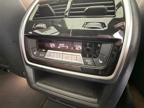 Used 2024 BMW X7 xDrive40i w/ Premium Package AWD/4WD image 37