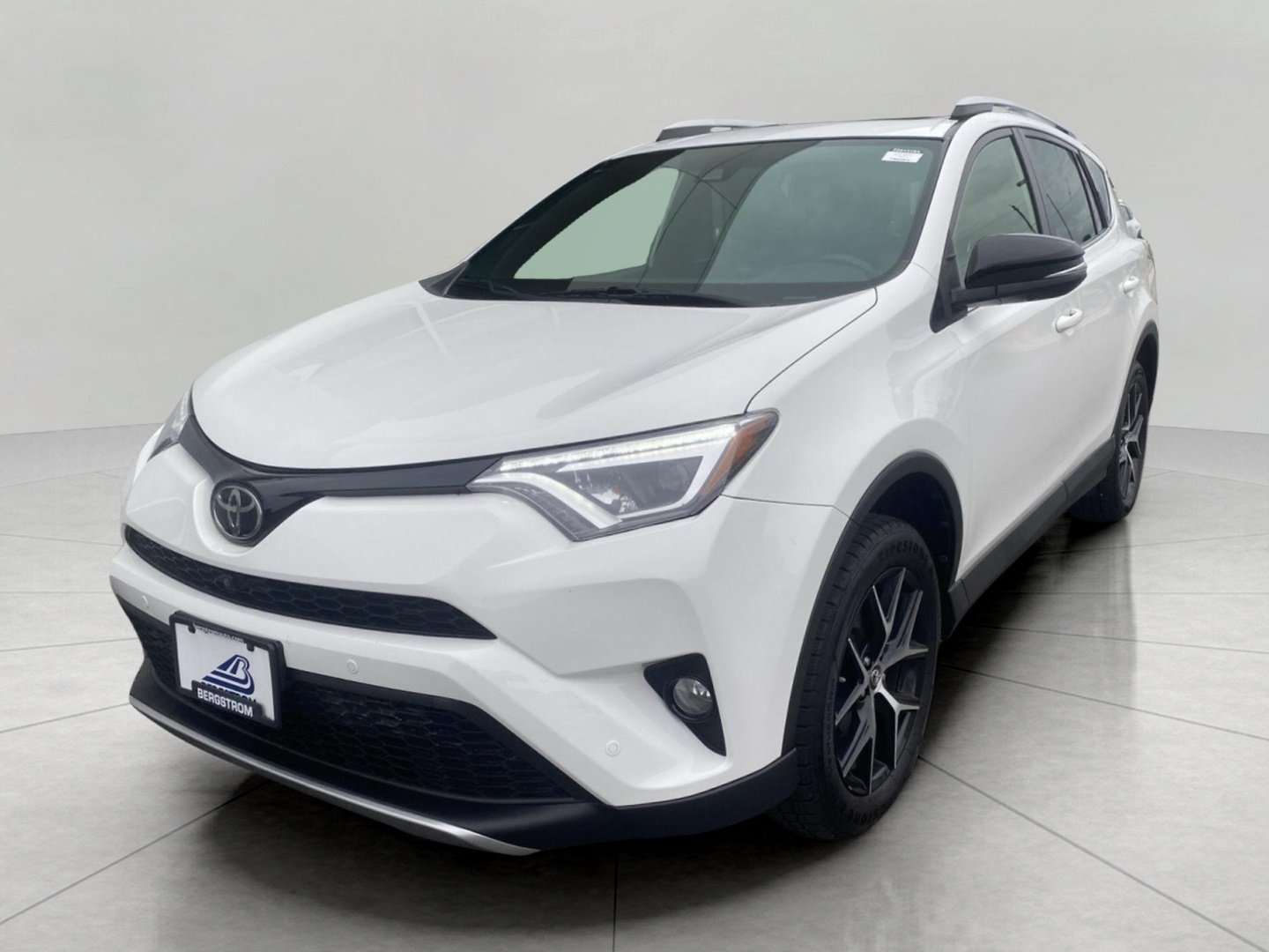 Used 2016 Toyota RAV4 SE w/ Advanced Technology Package AWD/4WD image 3