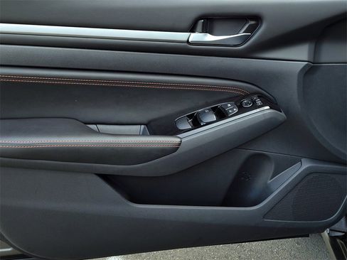 Used 2023 Nissan Altima 2.5 SR image 11