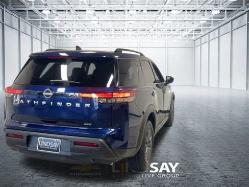 Used 2025 Nissan Pathfinder SV AWD/4WD image 9