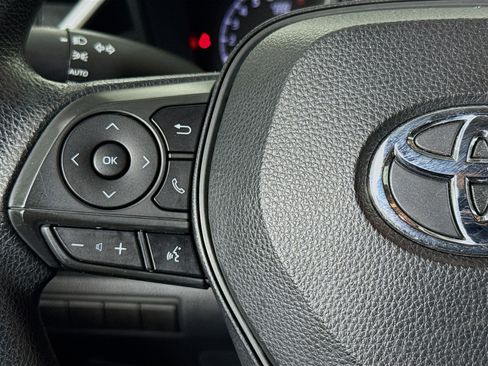 Used 2021 Toyota Corolla LE image 13