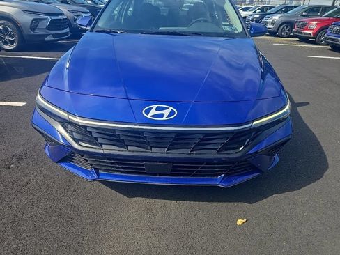 Used 2025 Hyundai Elantra SEL FWD image 2
