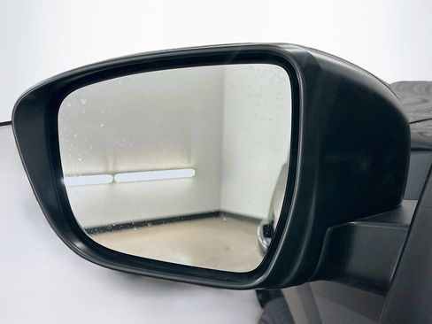 Used 2023 Nissan Frontier SV image 16