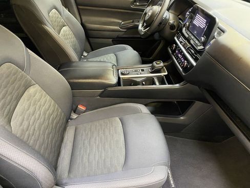 Used 2025 Nissan Pathfinder SV AWD/4WD image 25