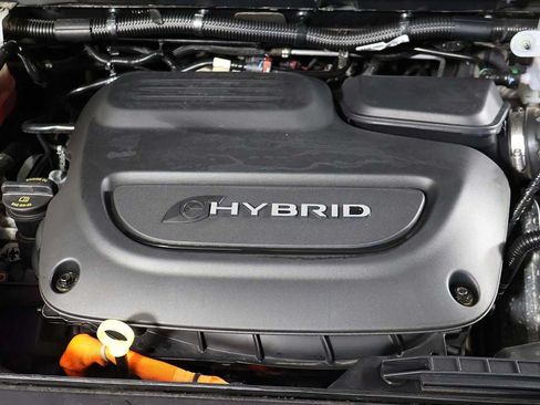Used 2023 Chrysler Pacifica Touring-L FWD image 19