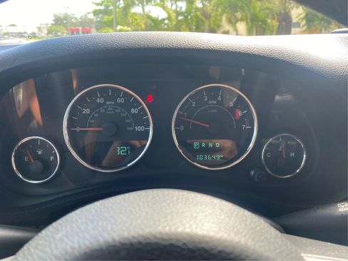 Used 2016 Jeep Wrangler Unlimited Sahara w/ Connectivity Group AWD/4WD image 12
