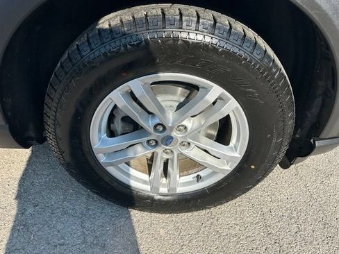 Used 2020 Ford Explorer XLT w/ Equipment Group 202A AWD/4WD image 11