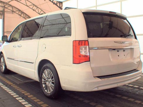 Used 2011 Chrysler Town & Country Limited w/ Trailer Tow Group FWD image 6