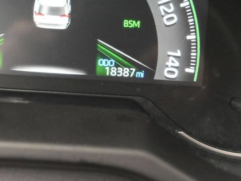 Used 2025 Toyota RAV4 XLE Premium FWD image 33