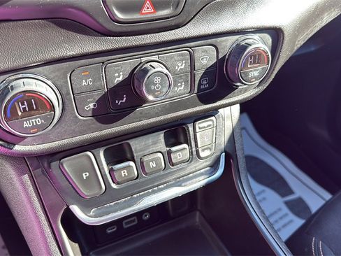 Used 2018 GMC Terrain SLE w/ Driver Convenience Package image 30