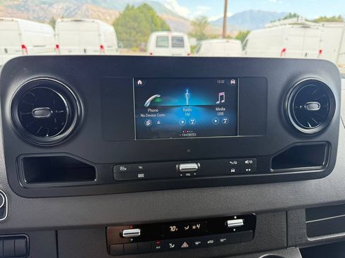 Used 2023 Mercedes-Benz Sprinter 2500 image 53