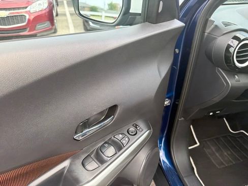Used 2018 Nissan Kicks SR FWD image 8