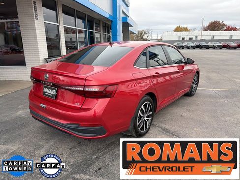 Used 2025 Volkswagen Jetta SE image 3