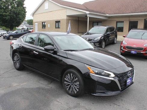 Used 2023 Nissan Altima 2.5 SV w/ SV Premium Package image 4