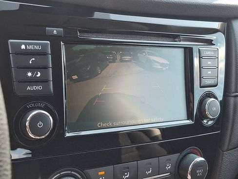 Used 2020 Nissan Rogue S AWD/4WD image 17
