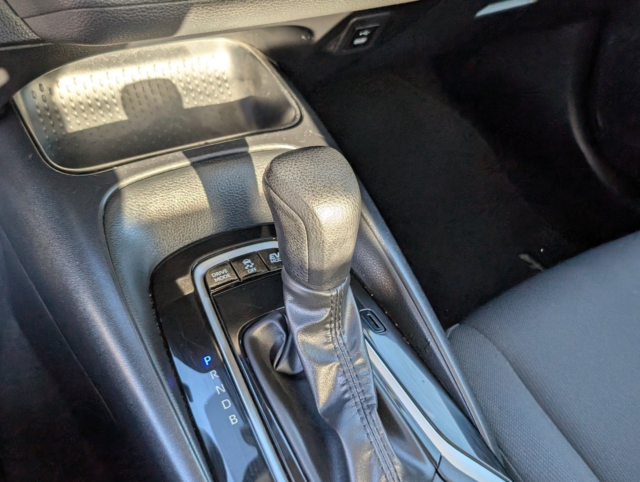 Used 2025 Toyota Corolla LE w/ Carpet Mat Package (TMS) FWD image 16