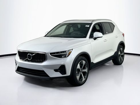 Used 2023 Volvo XC40 B4 Plus w/ Protection Package Premier image 1
