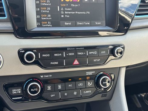 Used 2018 Kia Niro LX FWD image 21