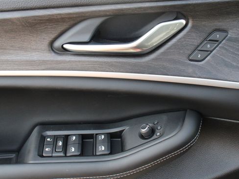 New 2025 Jeep Grand Cherokee L Limited image 7